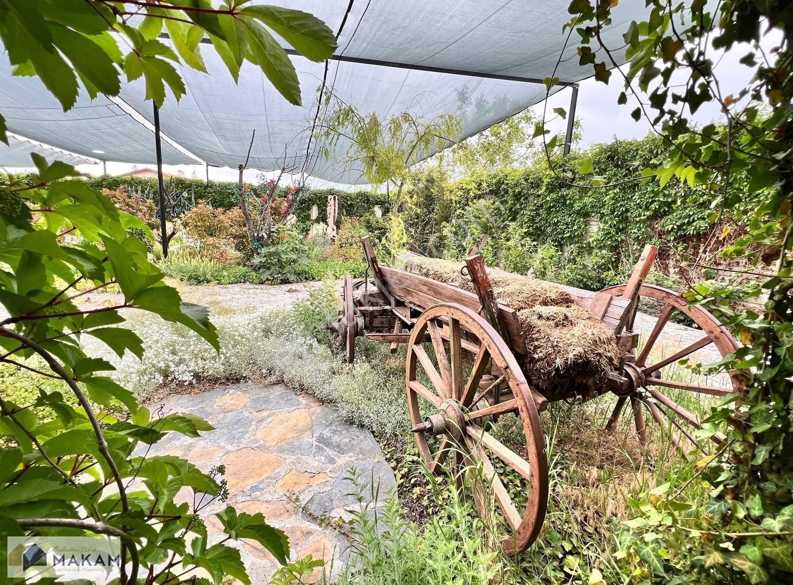 Kozağaç'ta Muazzam Peyzaj'lı 1.020m2 Arsa İçinde Bahçe Evi