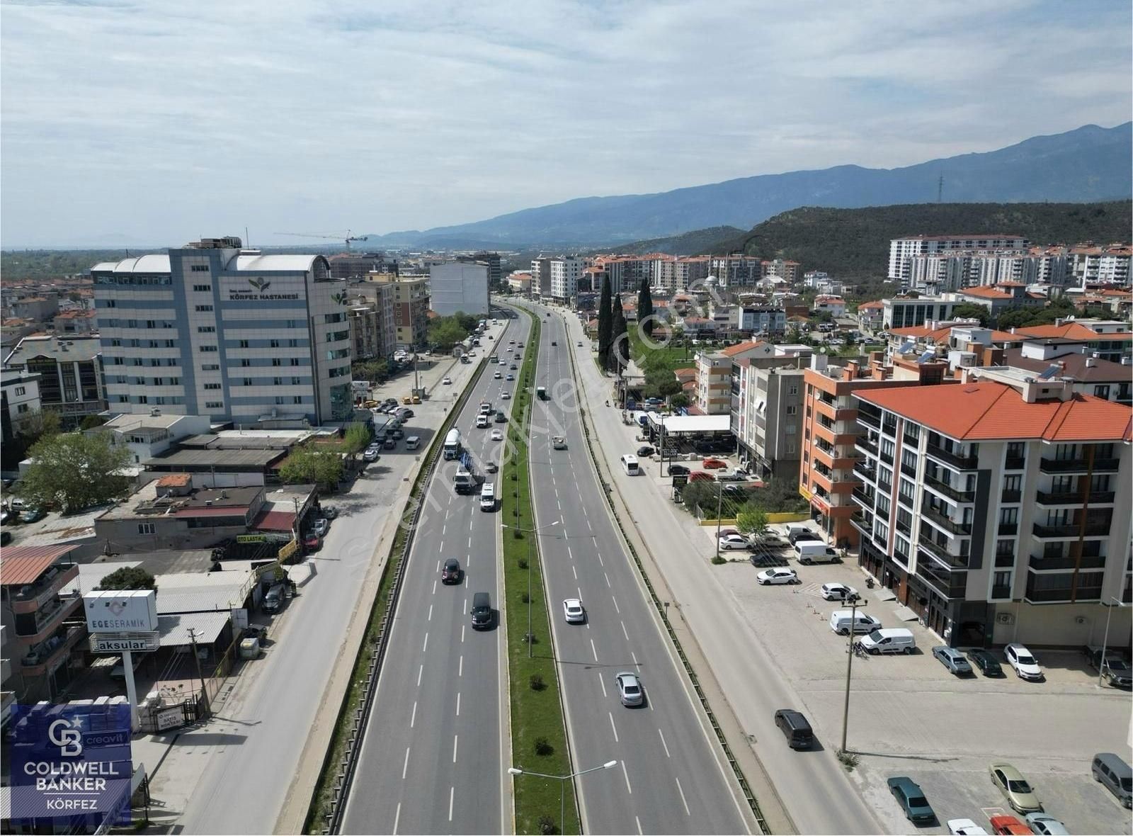 Kadıköyde İzmir-çanakkale Yoluna Cephe Kurumsal Kiracılı Dükkan