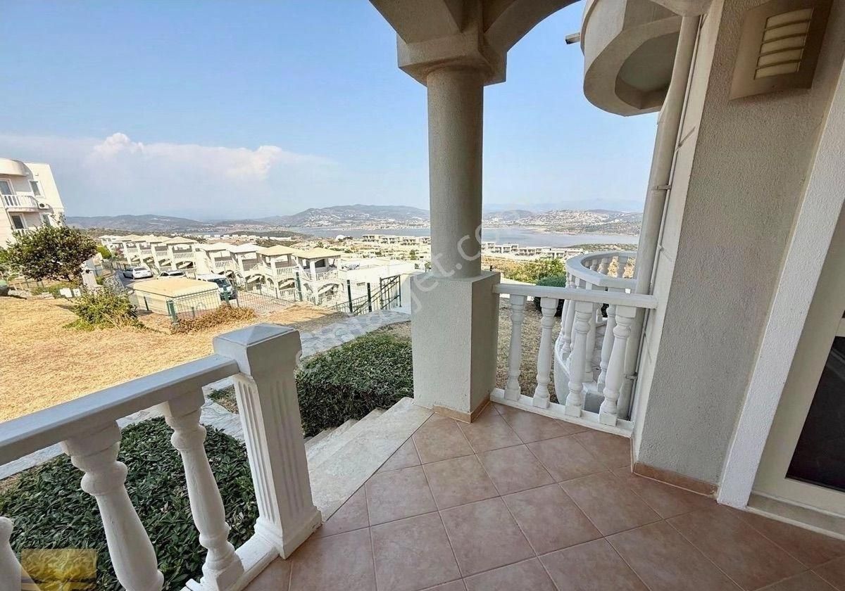 Full Manzaralı Büyük Bahçeli Köşebaşı Ev Özel Plajlı Sitede Acil - Görsel 26