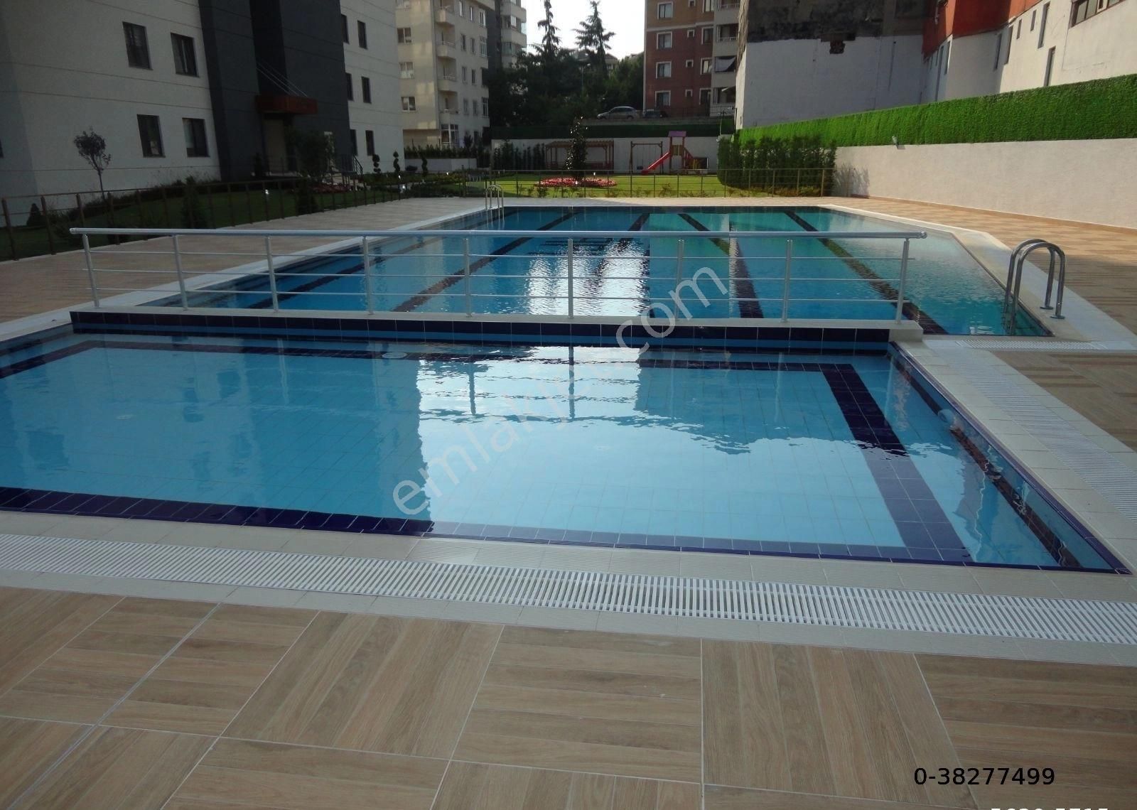Kartal Kiralık Daire 2 Banyolu Havuzlu Güvenlikli Aile Sitesinde