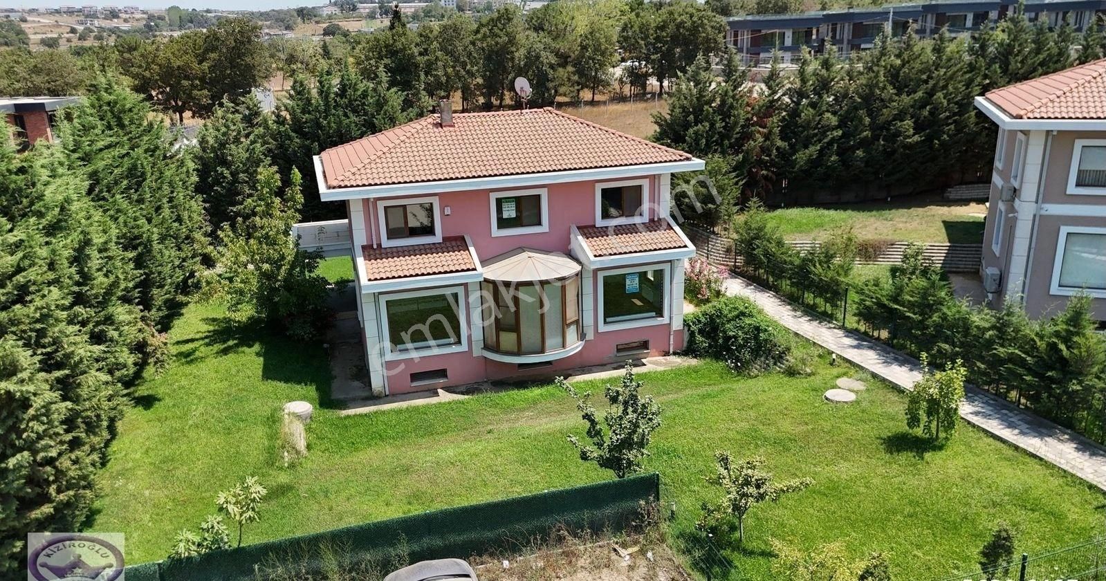 Tepeören Koçlisesine Yakın 5 Yıllık Sitede Müstakil Villa