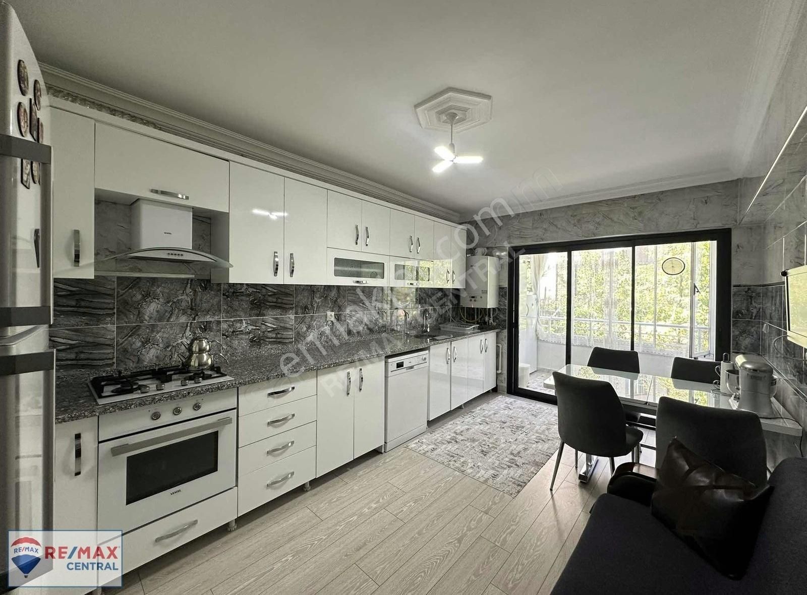 Remax Central - Merkezde Kullanışlı Geniş Ve Yeni 3+1 Daire