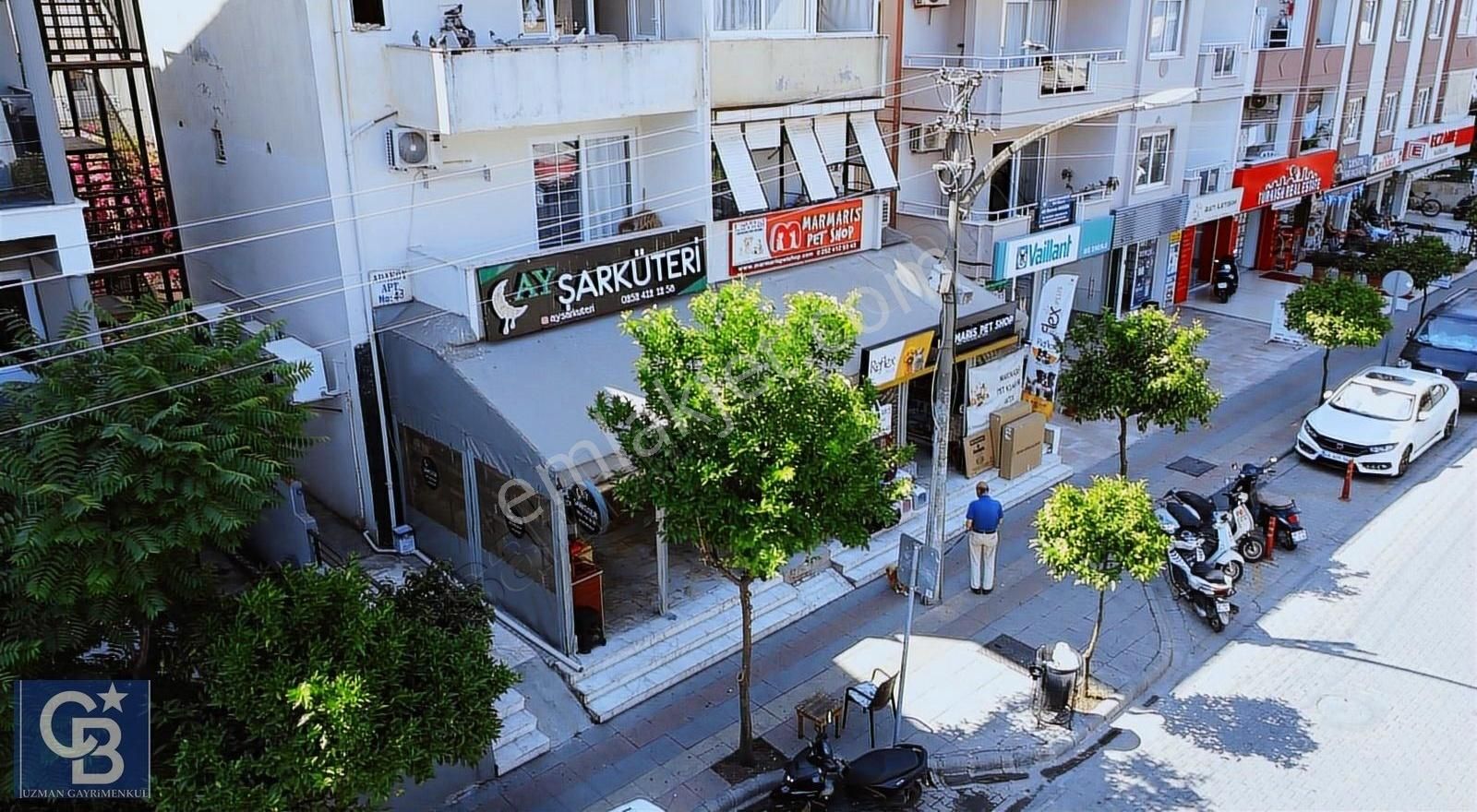Marmaris Merkezde İşlek Cadde Üzerinde Satılık Köşe Dükkan - Görsel 9