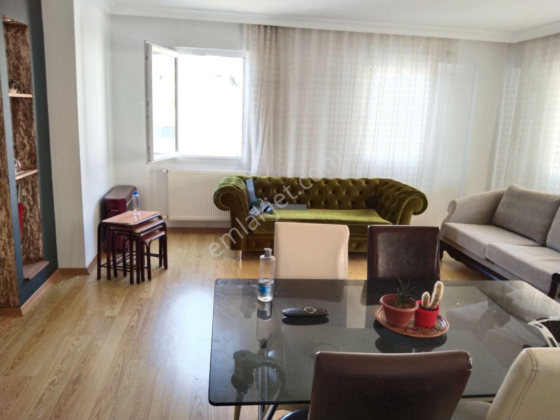 Çiğli Cumhuriyete Eşiyalı Kiralık 3+1 Doğalgazlı Daire