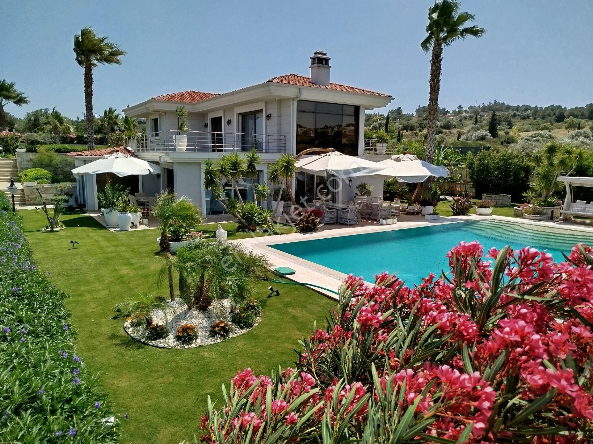 Urla Da Müstakil Deniz Manzaralı Özel Bahçe İçinde Havuzlu Villa