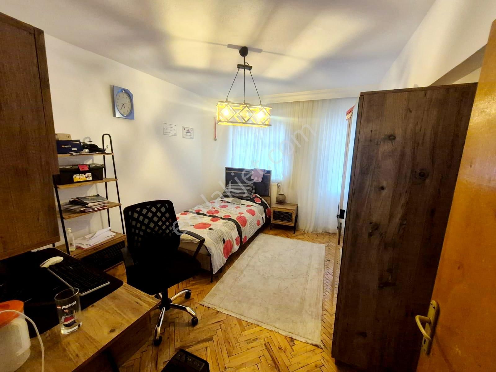 Uzman Emlak'dan Yunusemre Caddesi Yakını Orta Katta Bağımsız 3+1 Daire - Görsel 9