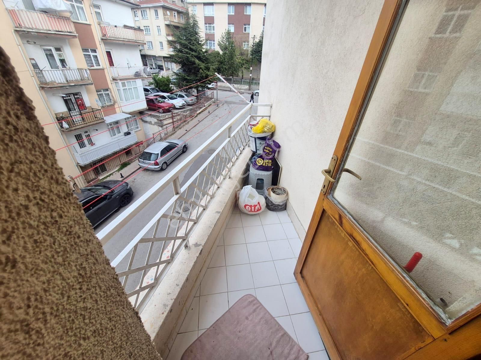 Uzman Emlak'dan Yunusemre Caddesi Yakını Orta Katta Bağımsız 3+1 Daire - Görsel 35