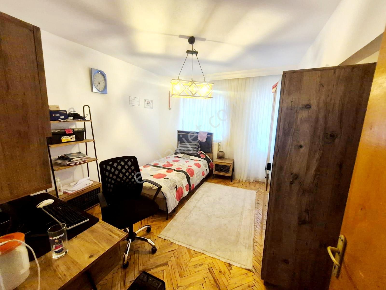 Uzman Emlak'dan Yunusemre Caddesi Yakını Orta Katta Bağımsız 3+1 Daire - Görsel 11