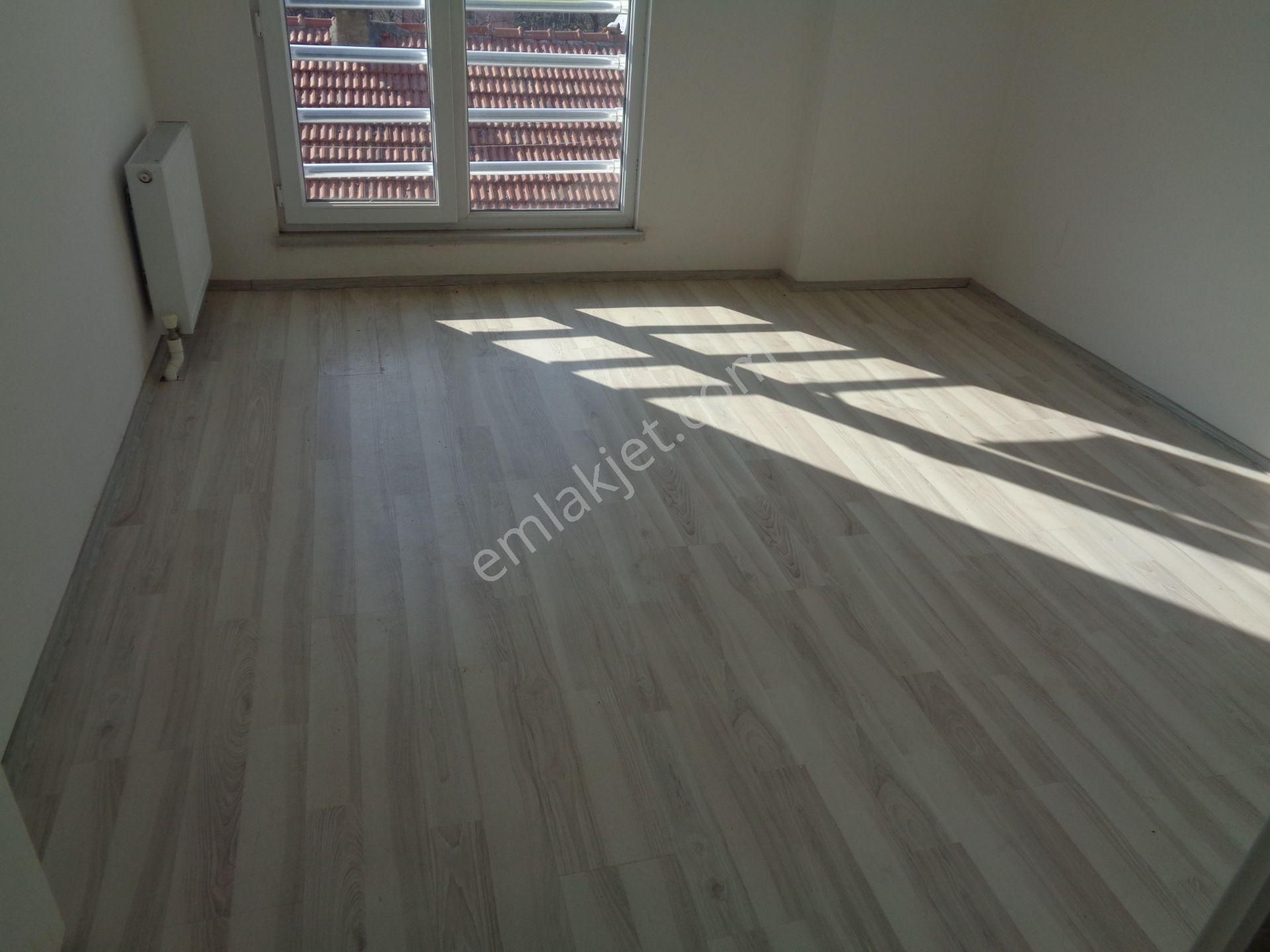 Yeşiltepe Mah. Ünüversite Arkakapı Yakını Apart Daire