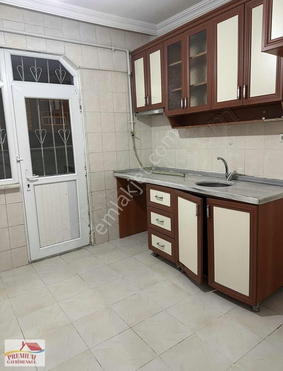 Arnavutköy İmrahor'da Boş Kiralık 3 Oda 1 Salon Daire