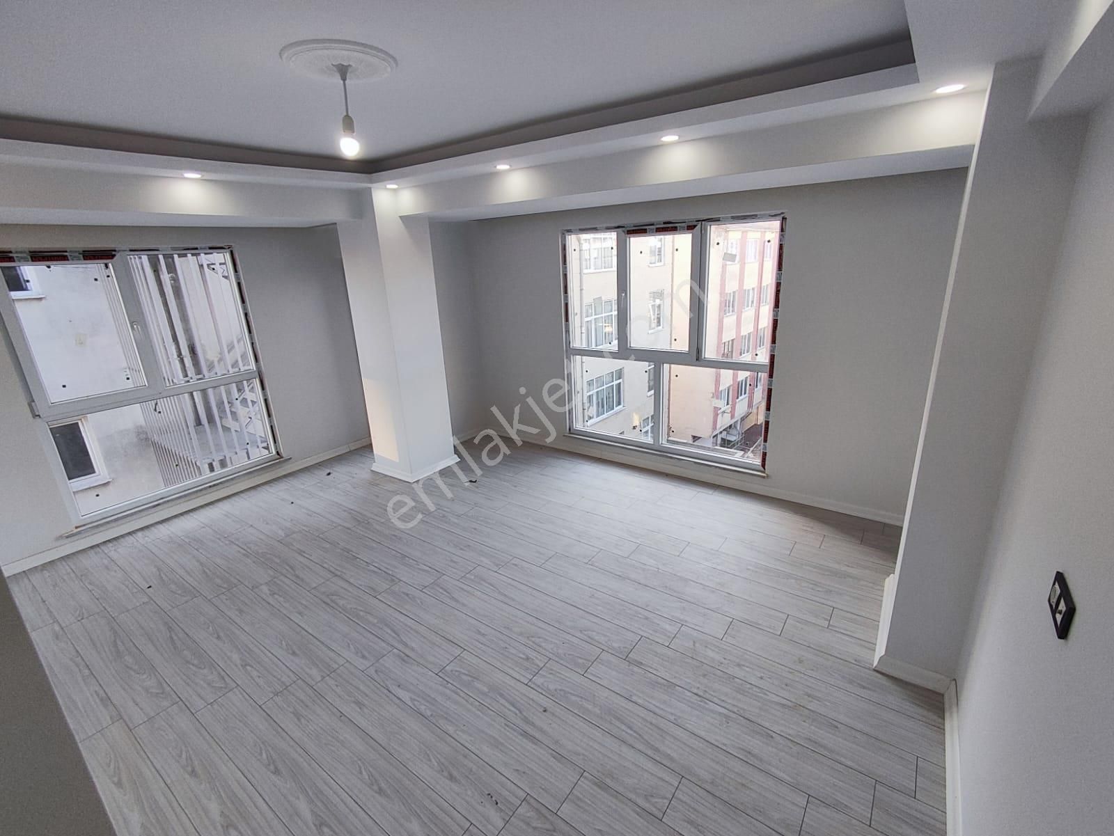 Kapaklı Cumhuriyet Mahallesi Ziratt Bankası Karşısı Kiralık 4+2 Dubleks