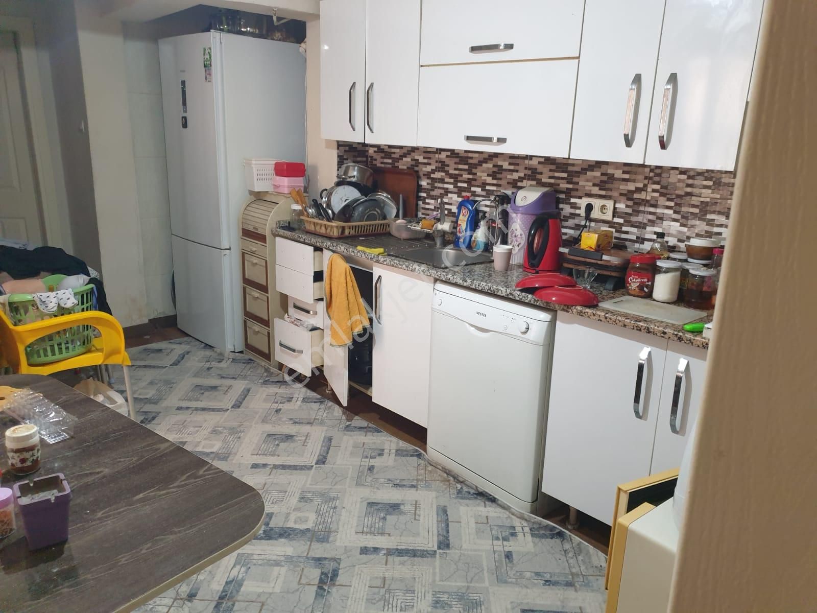 1+1 60 M2 Üçyol Metroya Çok Yakın Giriş Kat