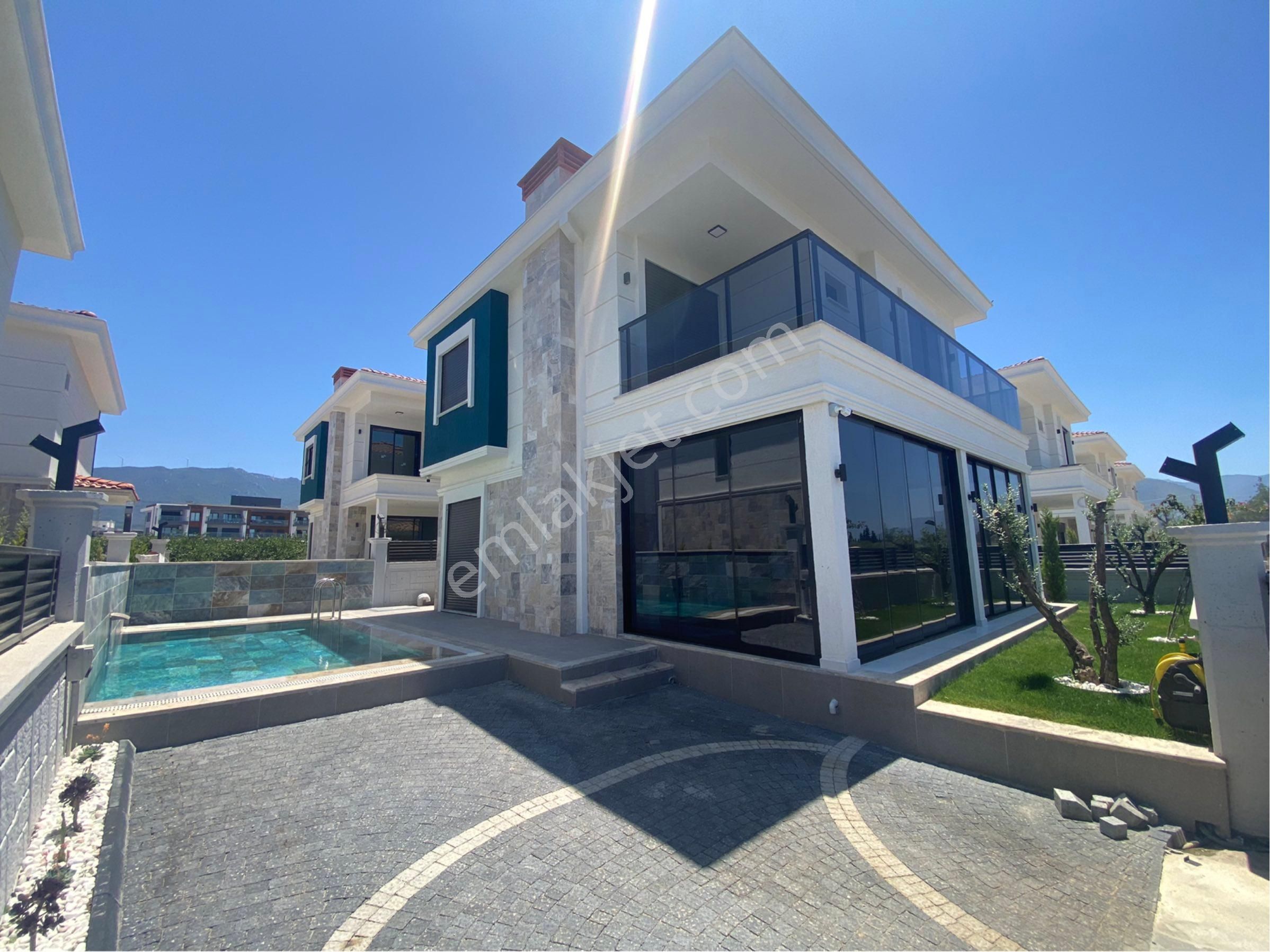 Davutlar’da Özel Havuzlu Müstakil Sıfır Villa