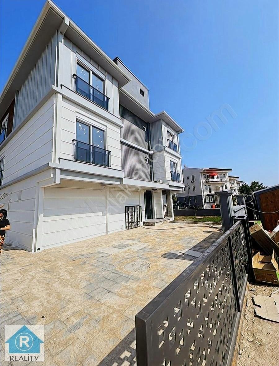 Reality Emlak'tan Kadriye'de 1+1 Ticari Ruhsatlı Satılık Daire
