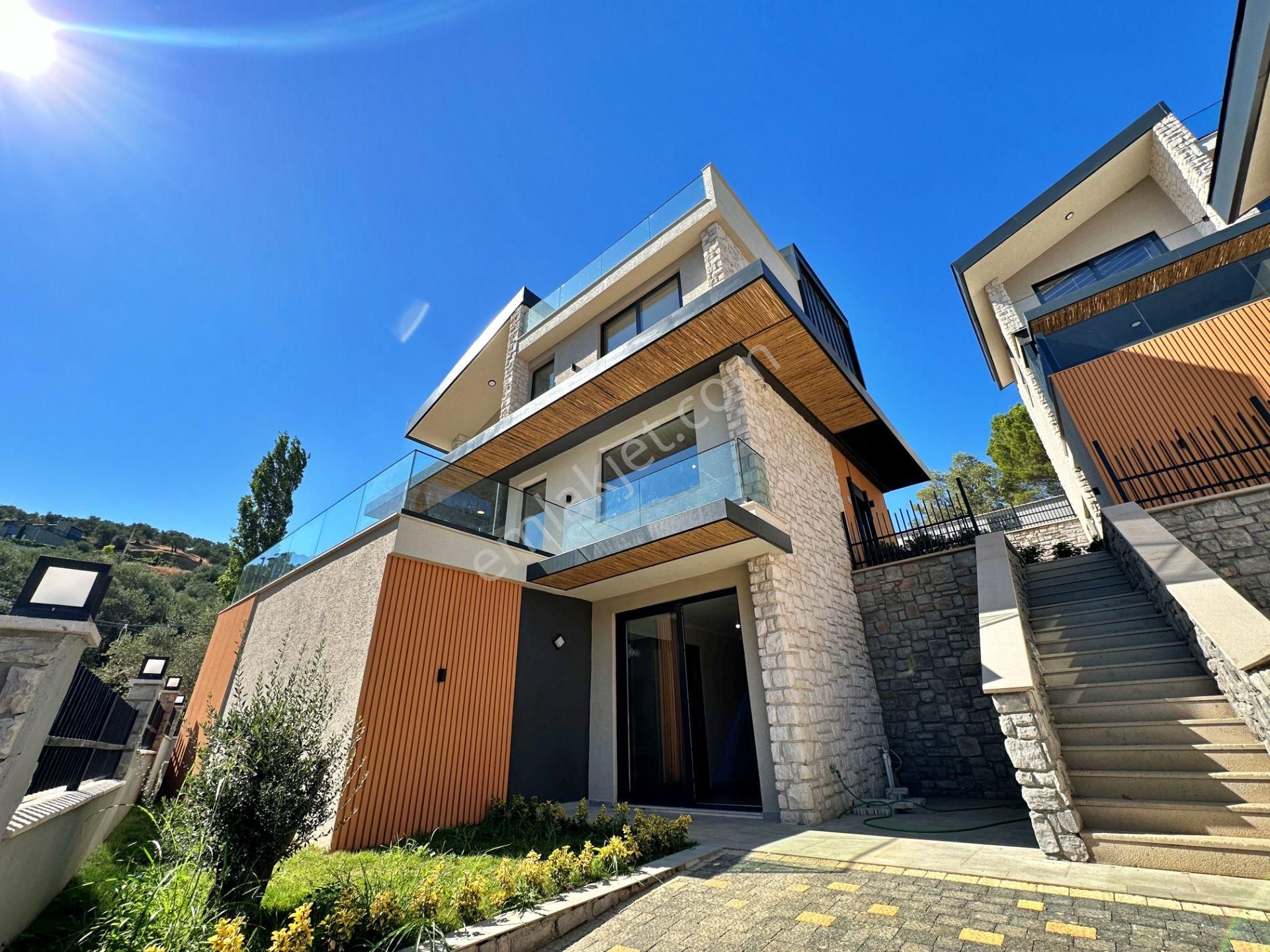 Ayanoğlundan Güre'de Tasarım Deniz Manzaralı Siteiçi Müstakil 4+1 Bahçeli Ve Havuzlu Satılık Villa