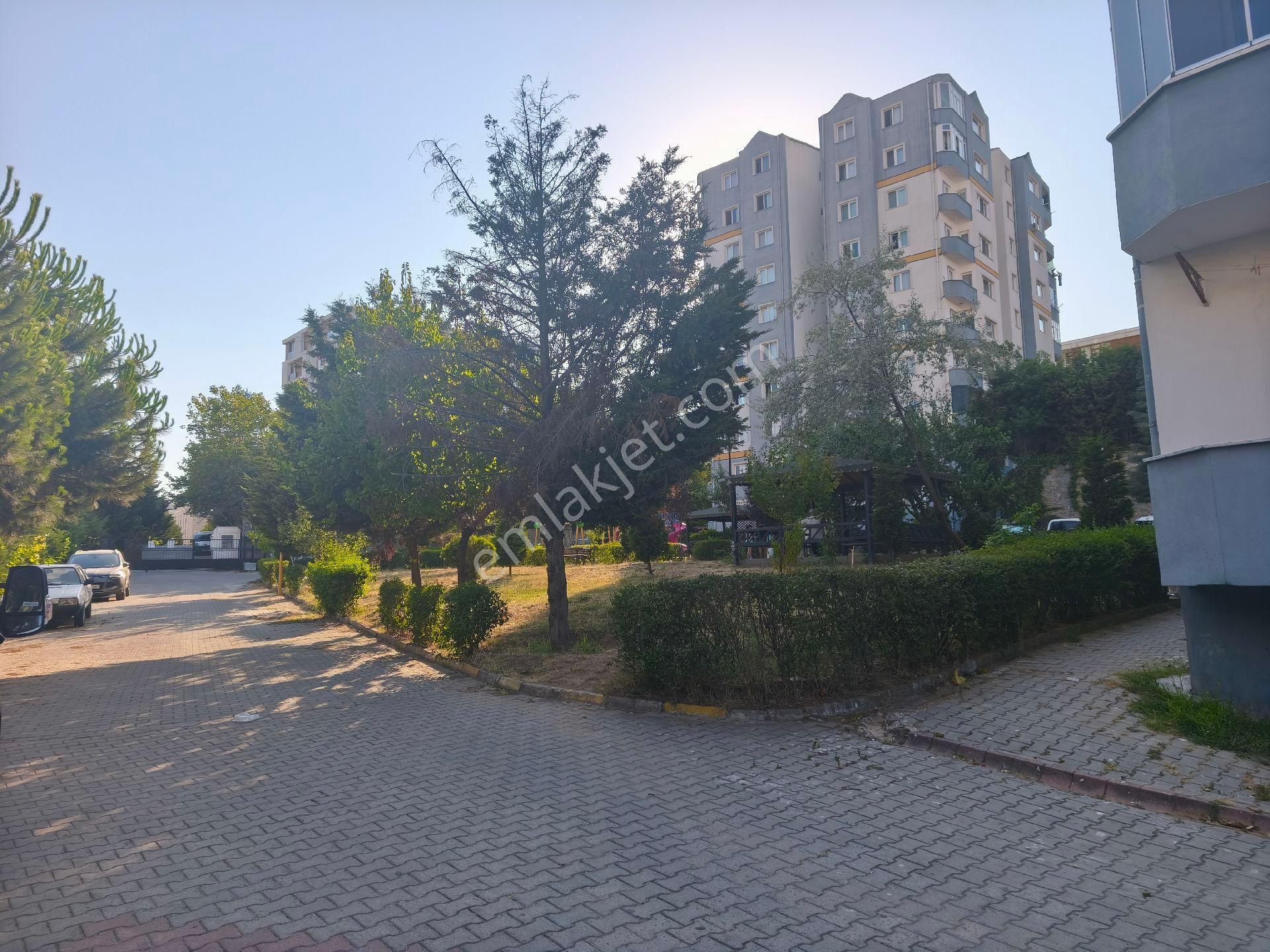 Pendik Yenişehir Mah Kiralik Site İçinde 2+1 130m2 Arakat