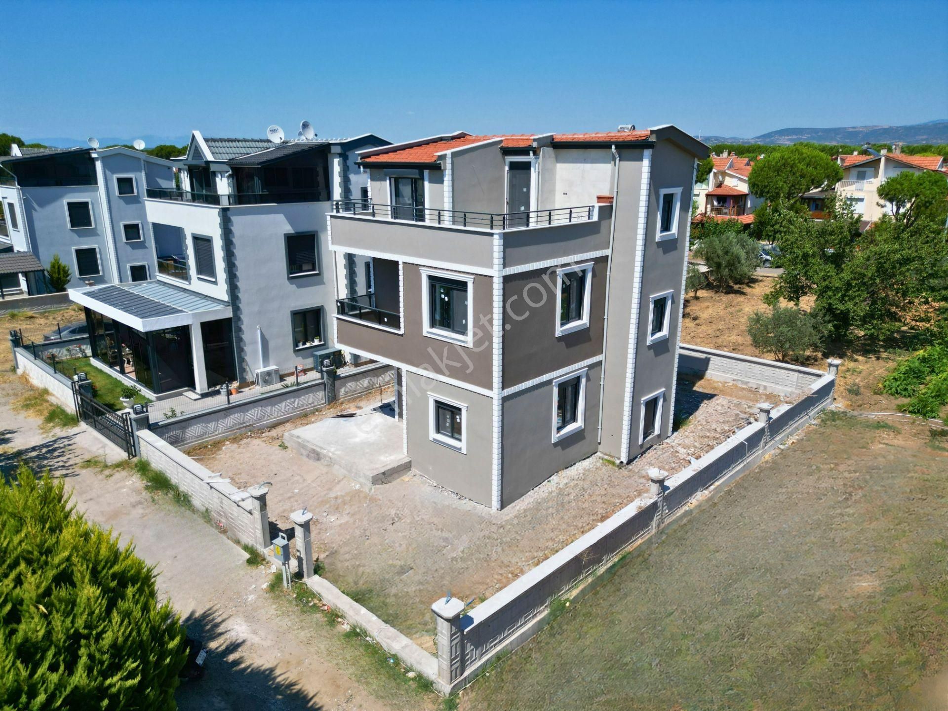 Rota'dan | Altınova İskele'de | Müstakil Bahçeli | 5+1 Premium Villa