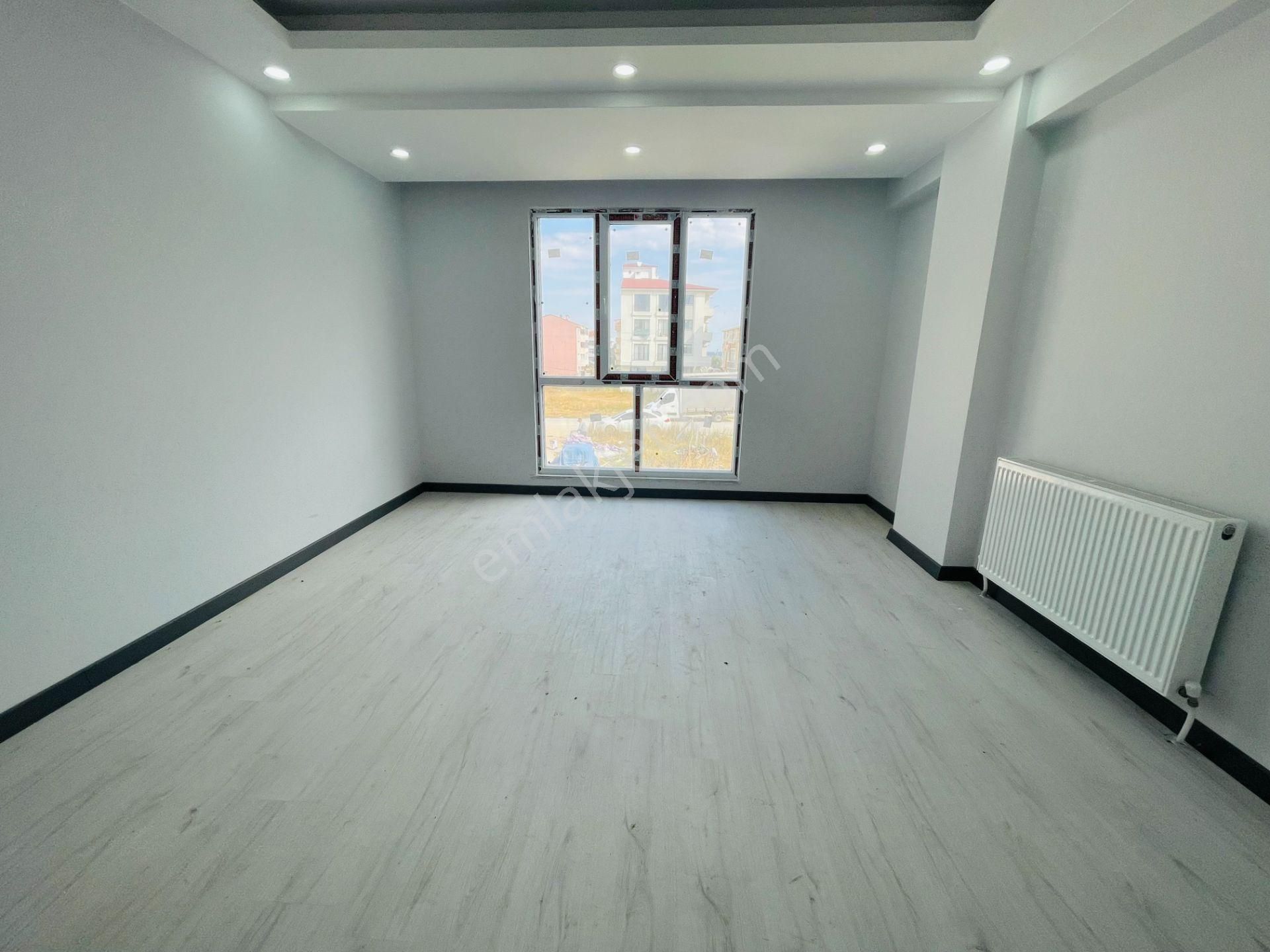 Güven'den Kapaklı'da Caddeye,okullara Yakın İskanlı 2+1 Daire