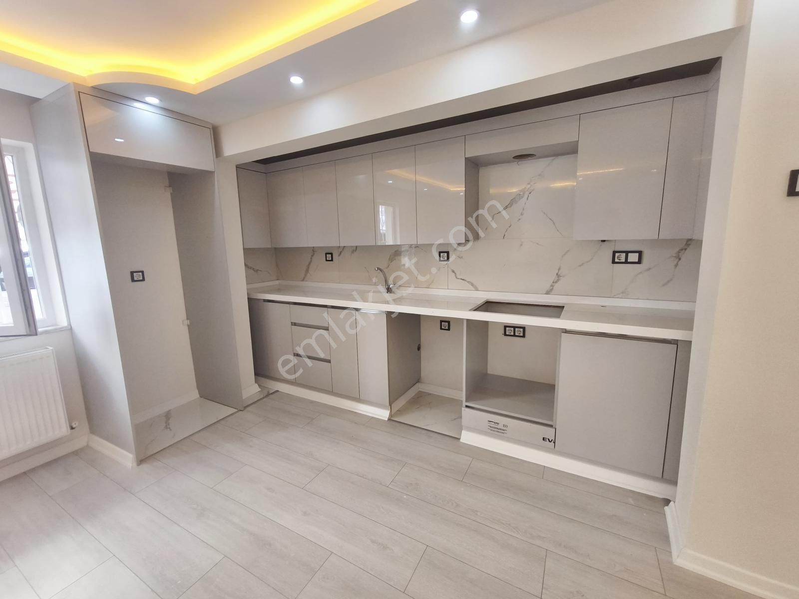 Akıncılar Mahallesi 3+1 Full Lüks Bahçeli Satılık Daire