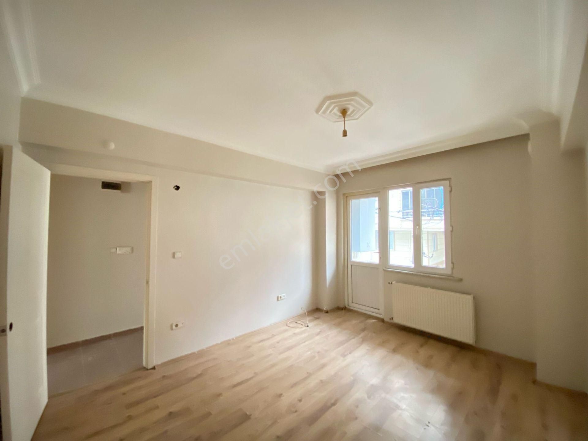Eyüpsultan Esentepede Satılık 2+1 Balkonlu Kullanışlı Daire!!