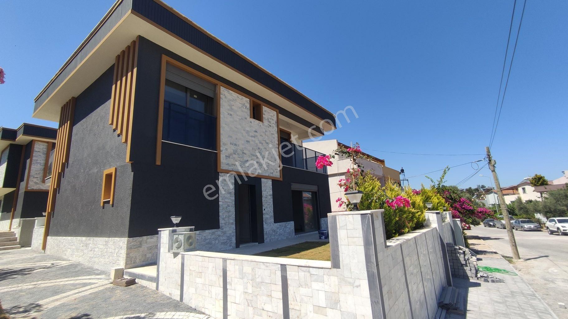 Kuşadası Kadınlar Denizinde Müstakil Sıfır 5+1 Villa
