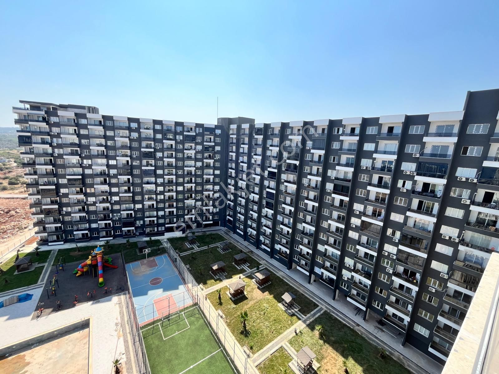 Erdemli'nin İncisi Ayaş'ta Denize 800 M 1+1 Daire...