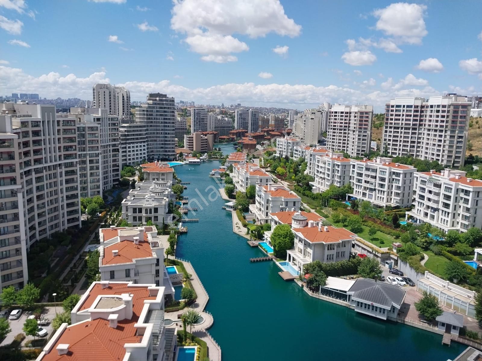 İstanbul Sarayları 4+1 160m² Ve 80m² Teras Ferah Özel Daire