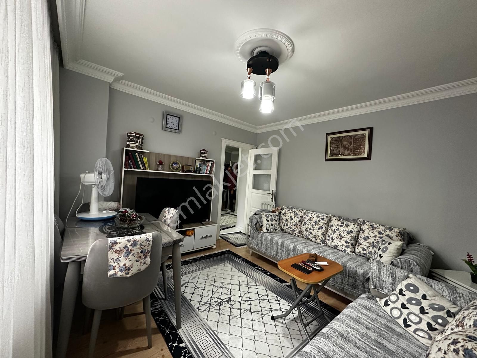 Gaziosmanpaşa Merkez'de Satılık Kullanışlı 2+1 Arakat Daire - Görsel 2