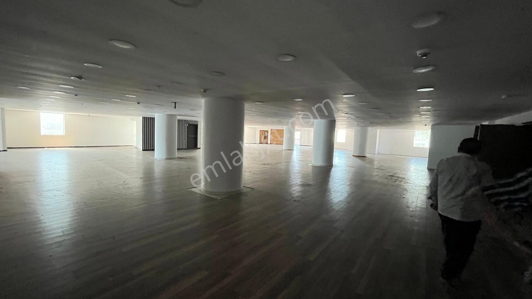 Gold Vadi Gruptan Tramvayın Dibinde Kiralık İşyeri