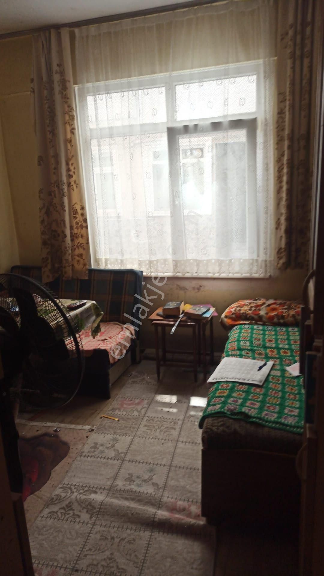 Silivri P.mehmet Paşa Mah.eski Vergi Dairesi Arkasındaacil Satılık 2+1 Düzgiriş Daire