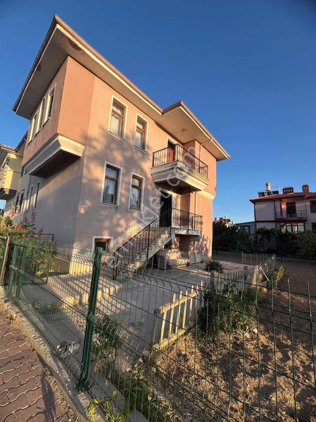 Gürhan Gayrimenkulden Satılık Karaaslan Mahallesinde 7+1 Müstakil Villa