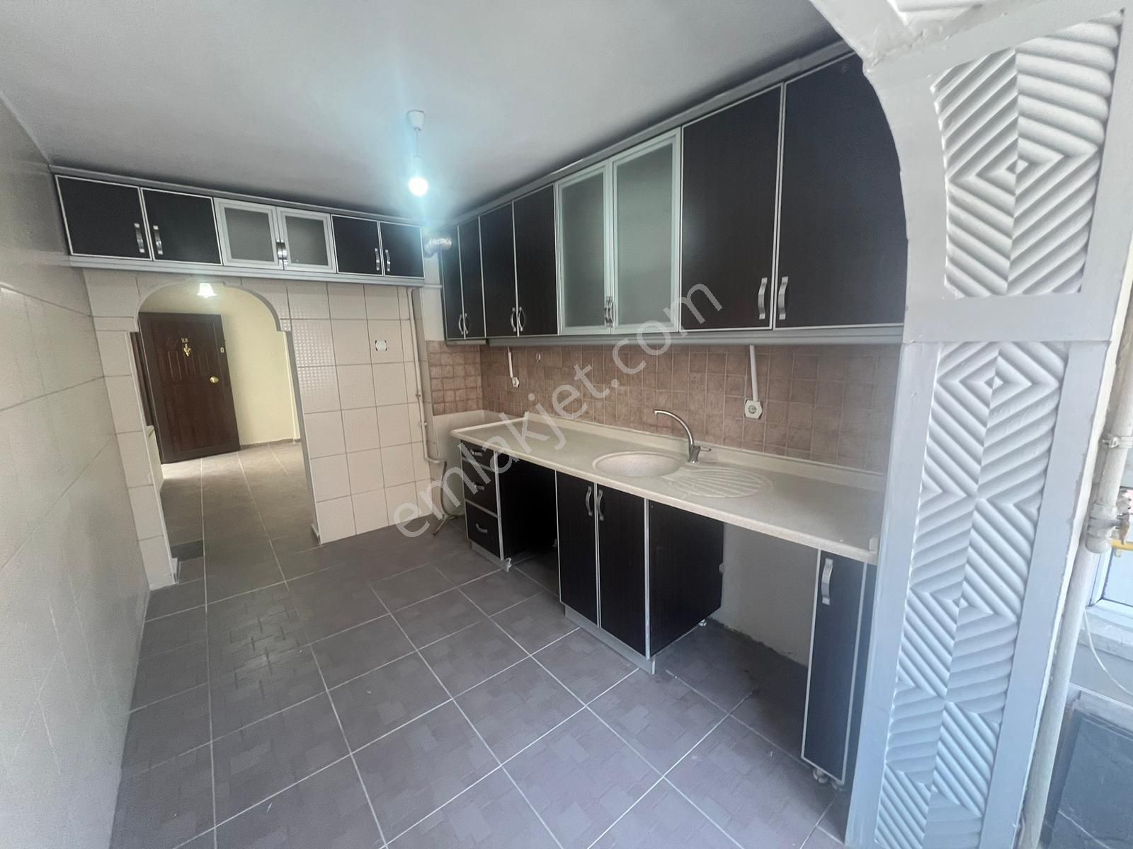 Bilgen Vatan'dan Kızlarpınarı Cadde Üzeri Katta Manzaralı 130 M2