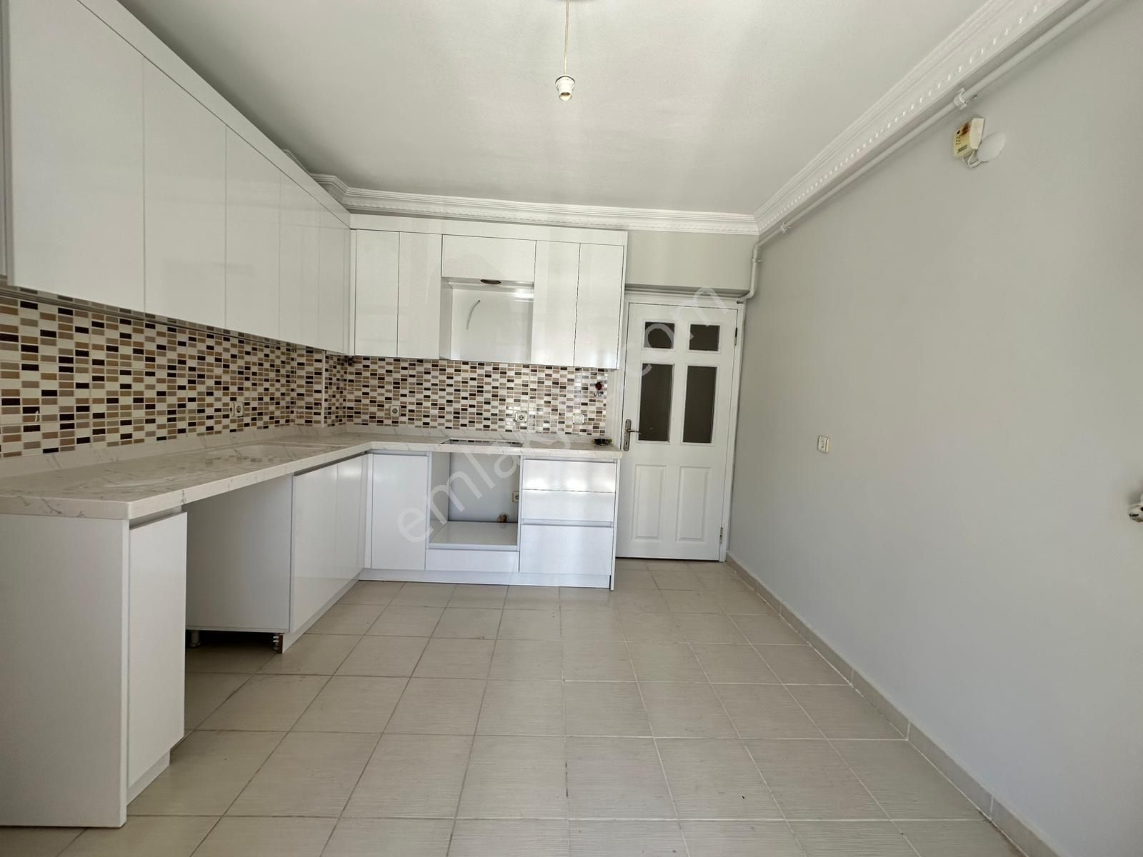 Engin Emlak'tan Merkez Mah. Yüksek Giriş Sitede 3+1 Masrafsız Daire