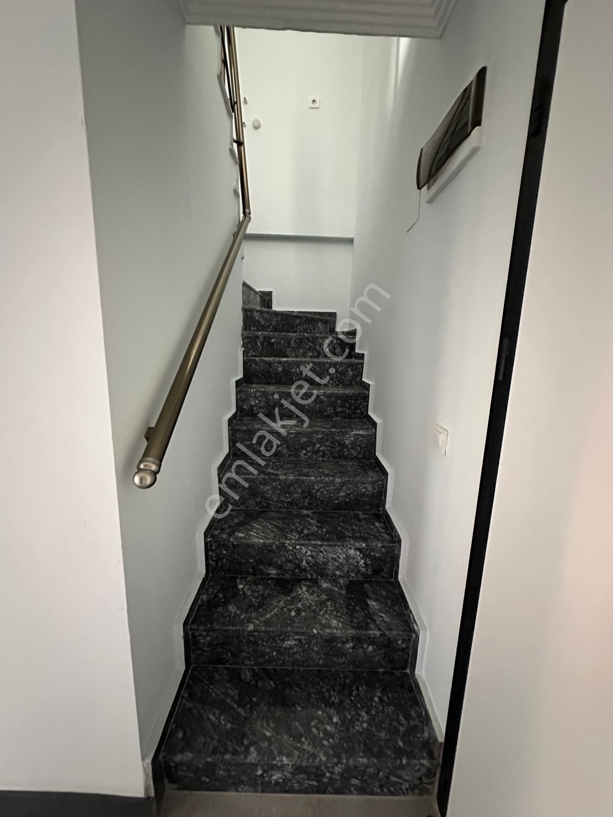 Cadde Üzeri Önü Full Açık Sıfır Asansörlü Lüks Dubleks - Görsel 15