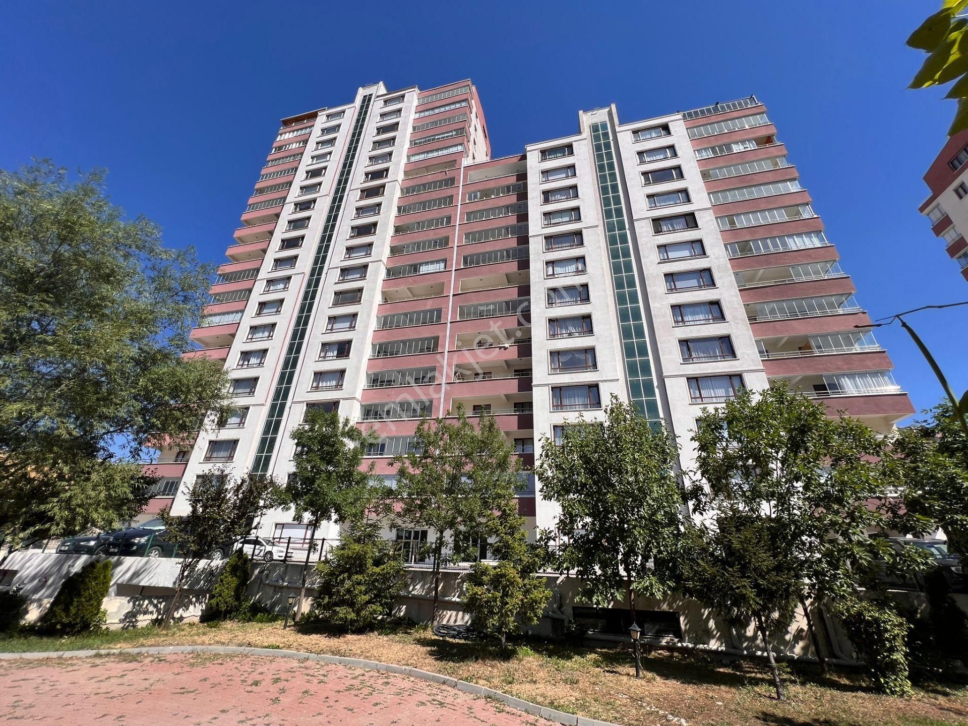 Bizim Konak Parlamenterler Sitesi Kiracısız Satılık 4+1 Daire