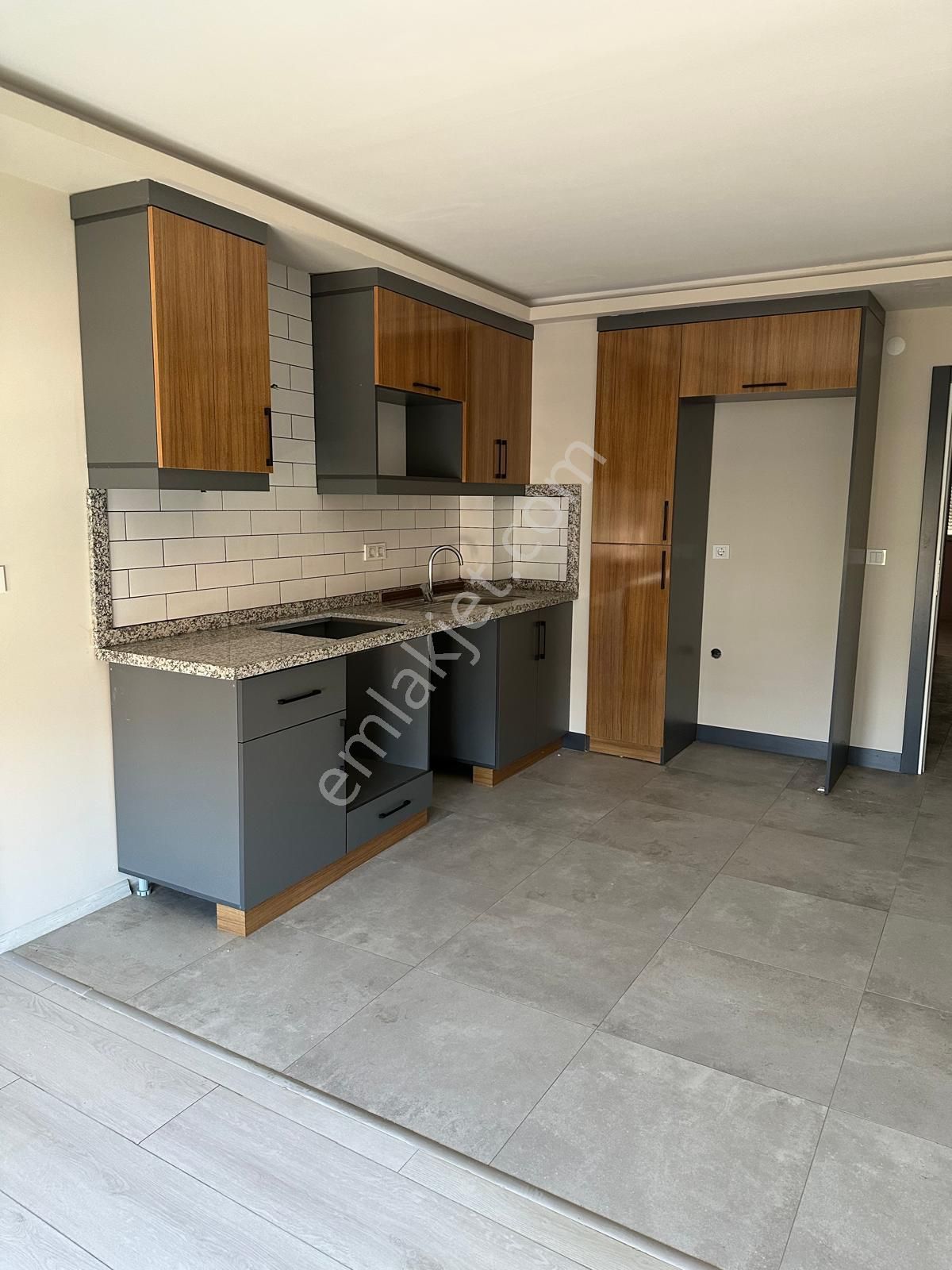 Cadde Üzeri Önü Full Açık Sıfır Asansörlü Lüks Dubleks