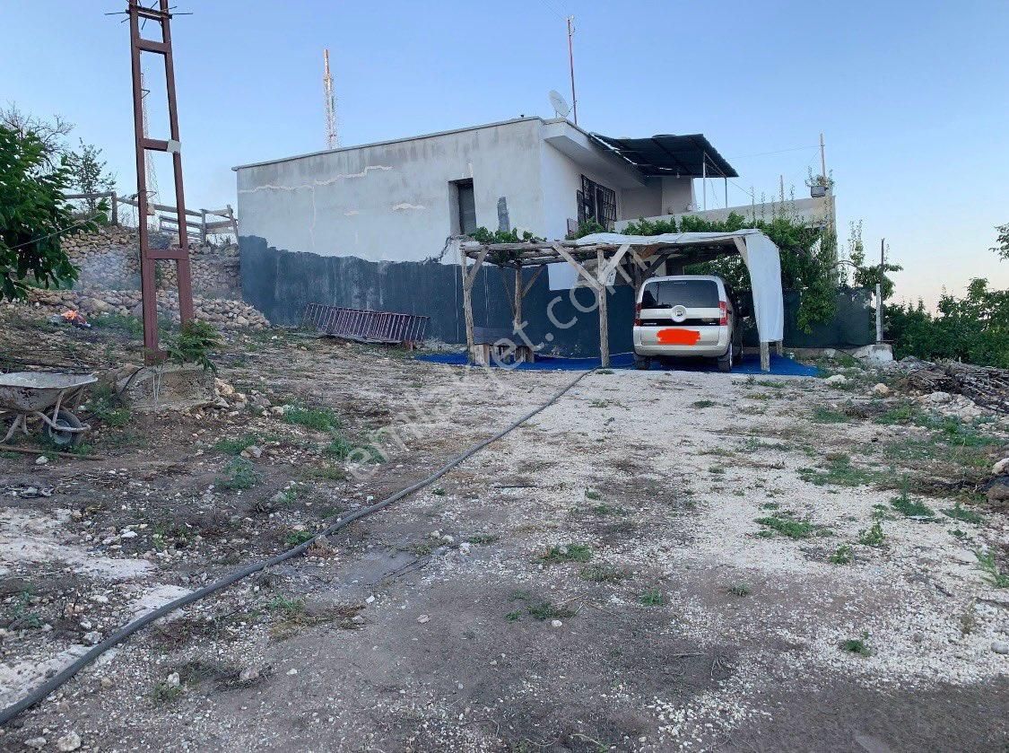 2 Katlı Kargirli Bahçeli Ev