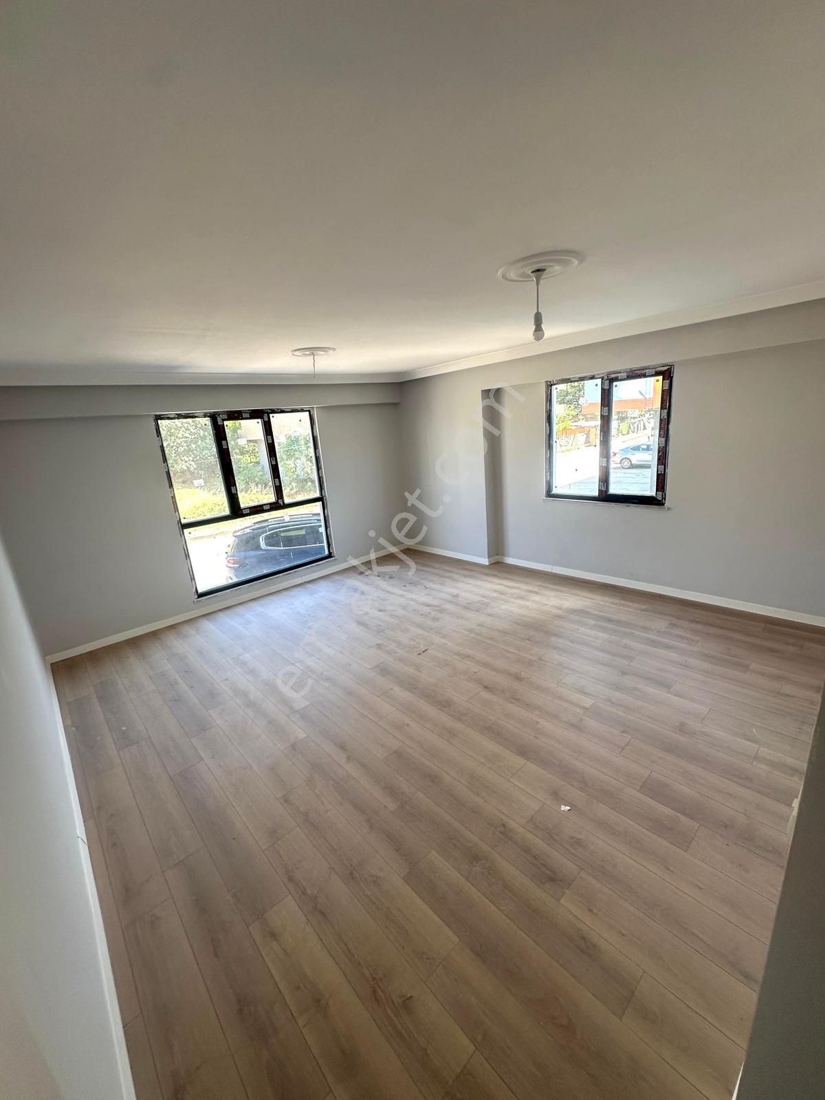 Sultanbeyli Mimar Sinan Kapalı Otoparklı Balkonlu 2+1 Giriş Kat
