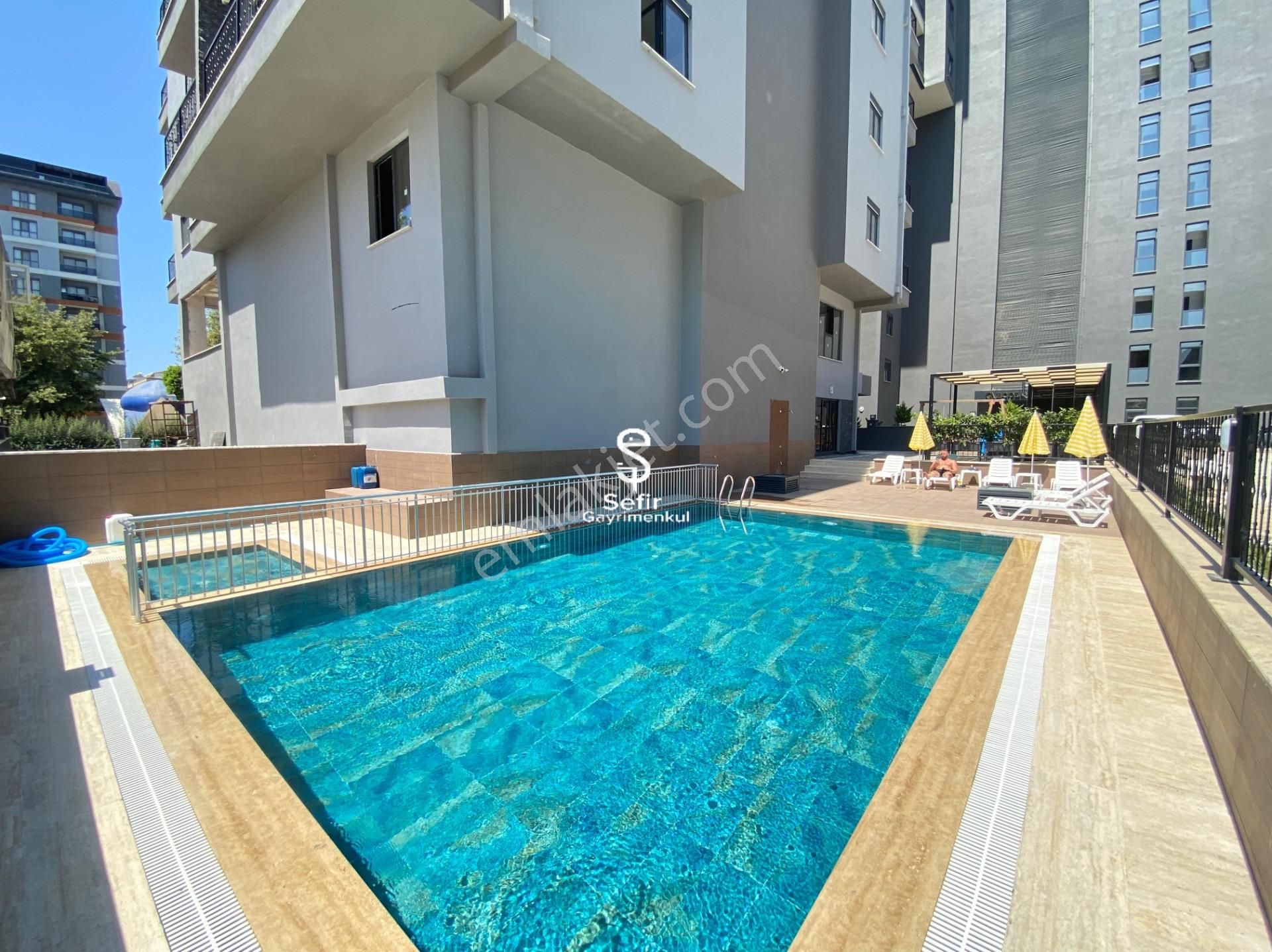 Alanya Mahmutlar'da Full Aktiviteli 1+1 Eşyalı Kiralık Daire