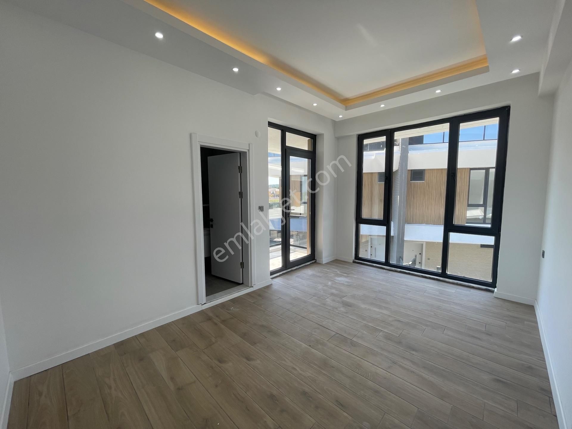 Lüks Yaşamın Yeni Tanımı: Solar Panel, Isıtmalı Havuz 3+1 Villa - Görsel 21