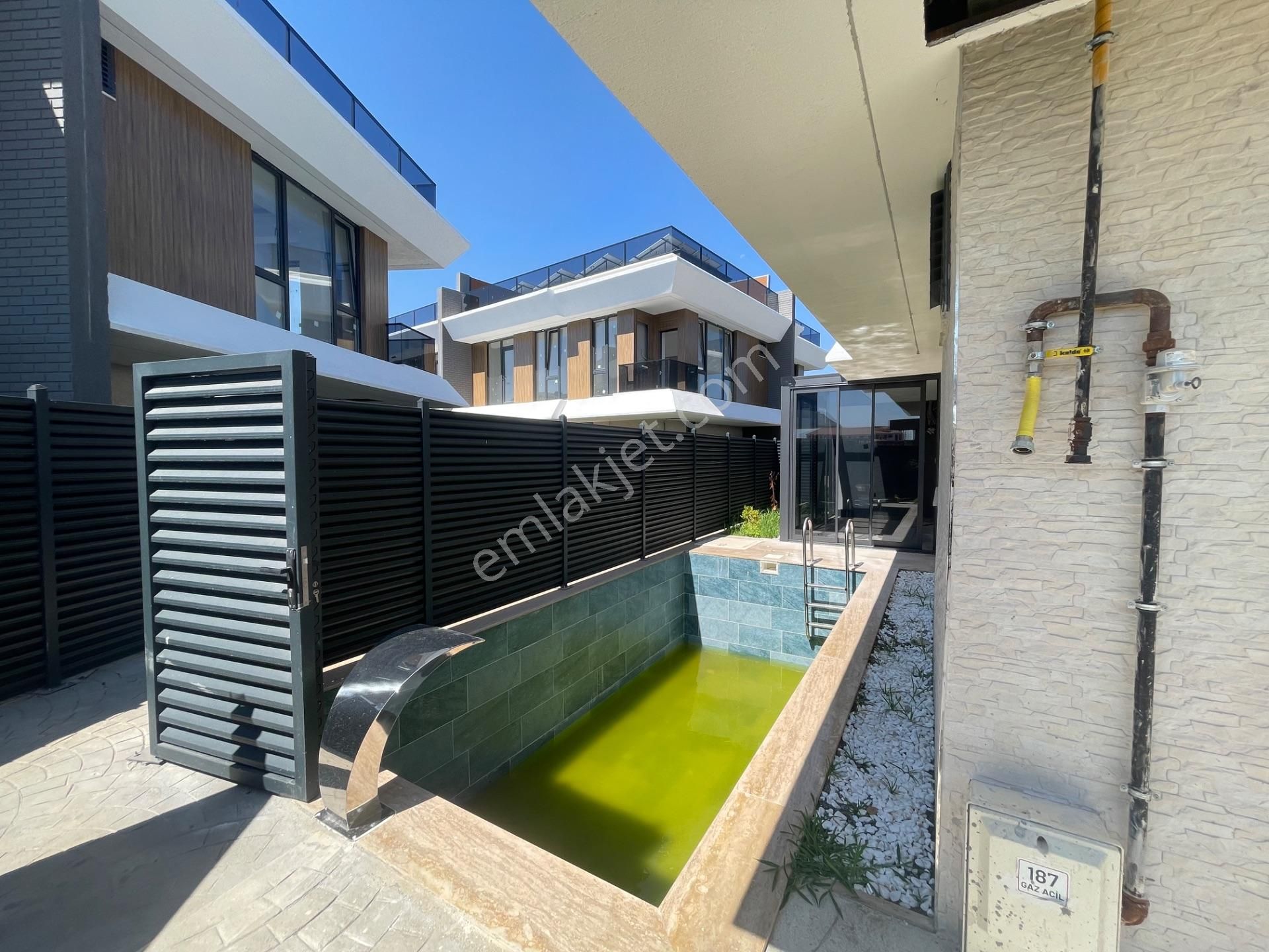 Lüks Yaşamın Yeni Tanımı: Solar Panel, Isıtmalı Havuz 3+1 Villa - Görsel 33