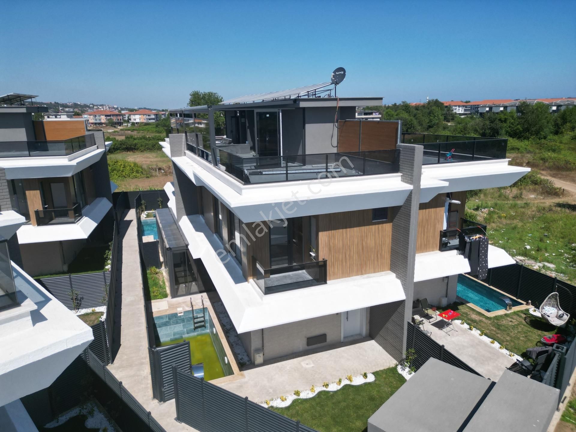 Lüks Yaşamın Yeni Tanımı: Solar Panel, Isıtmalı Havuz 3+1 Villa