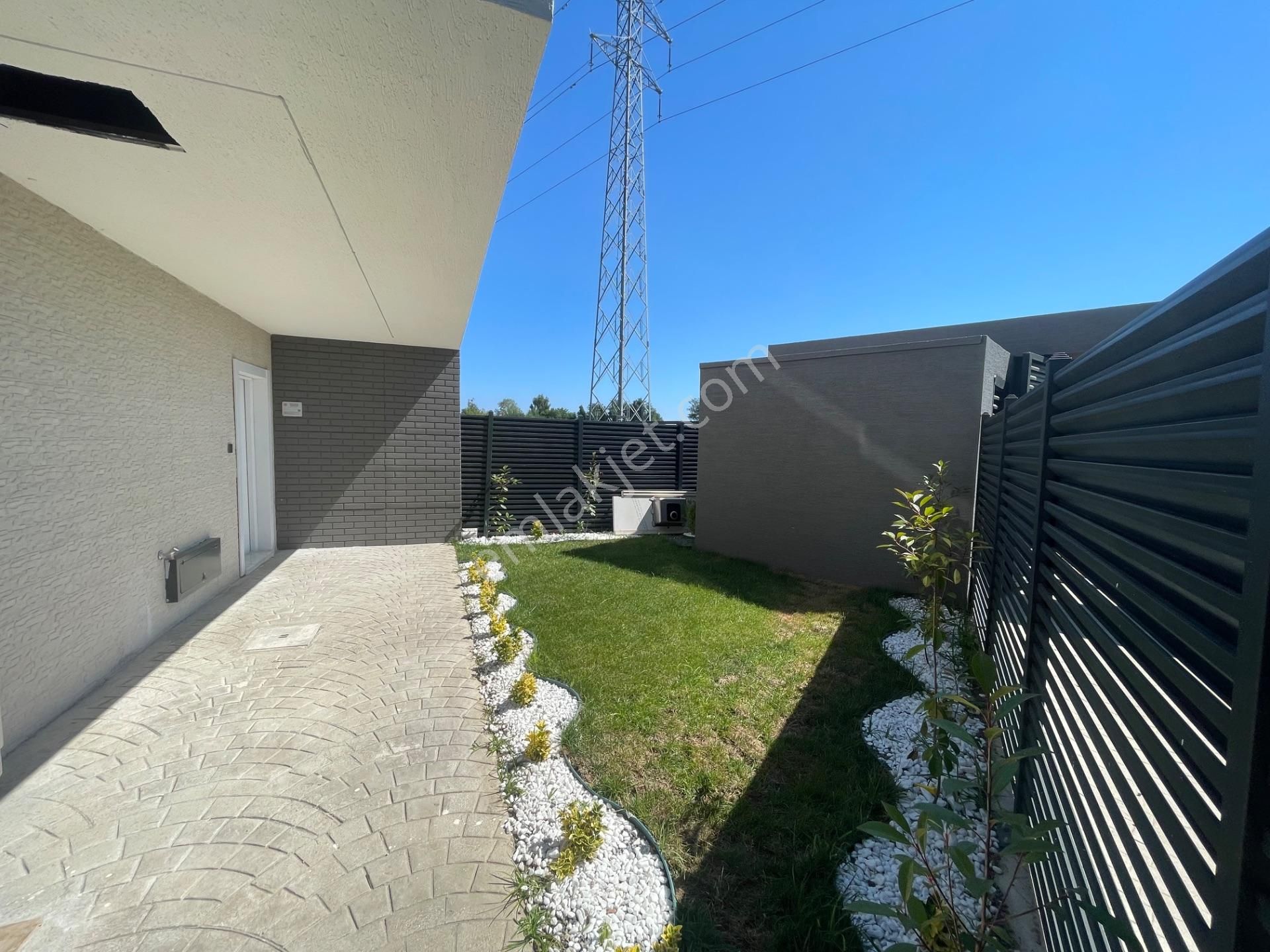 Lüks Yaşamın Yeni Tanımı: Solar Panel, Isıtmalı Havuz 3+1 Villa - Görsel 2