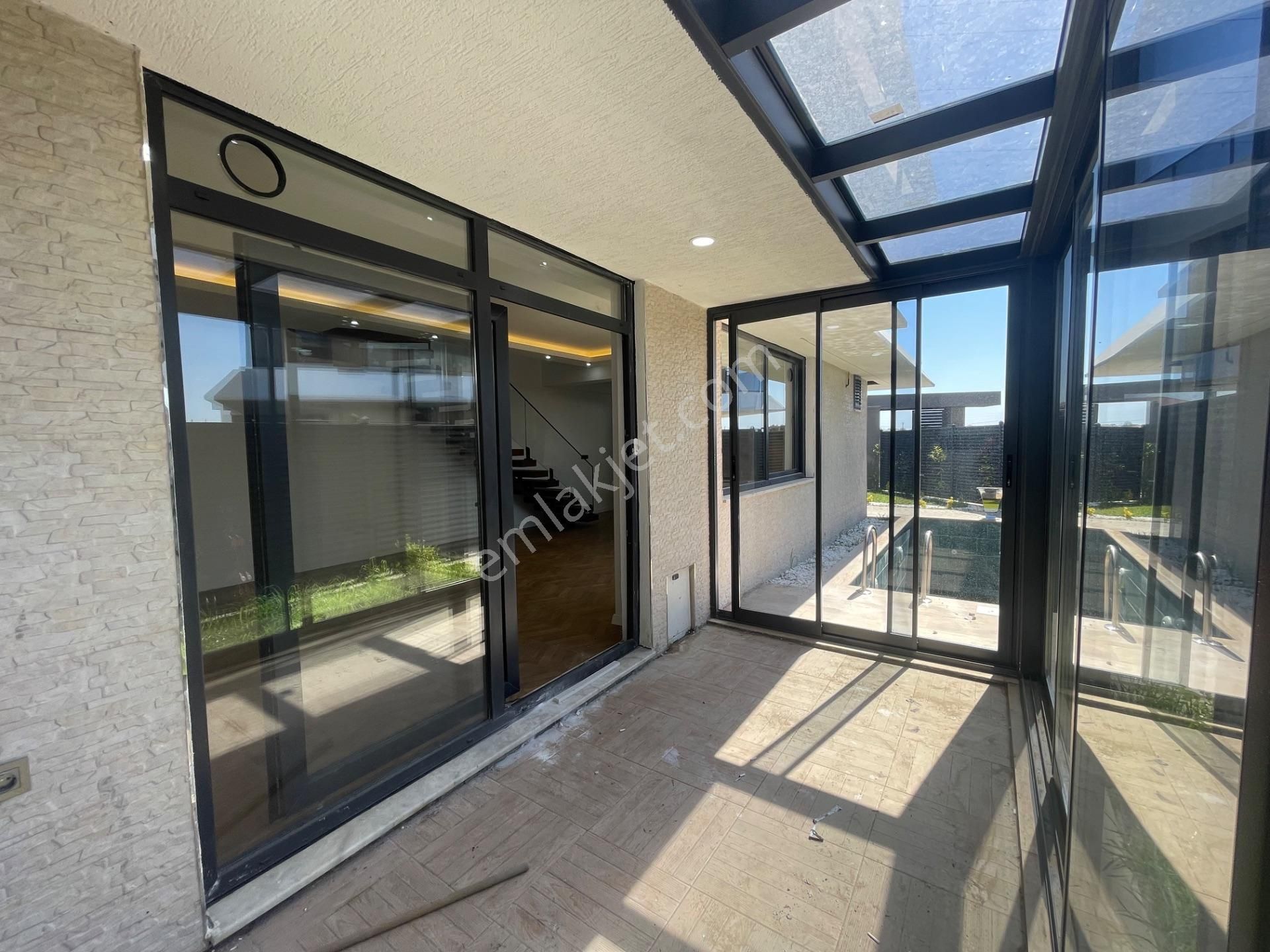 Lüks Yaşamın Yeni Tanımı: Solar Panel, Isıtmalı Havuz 3+1 Villa - Görsel 12