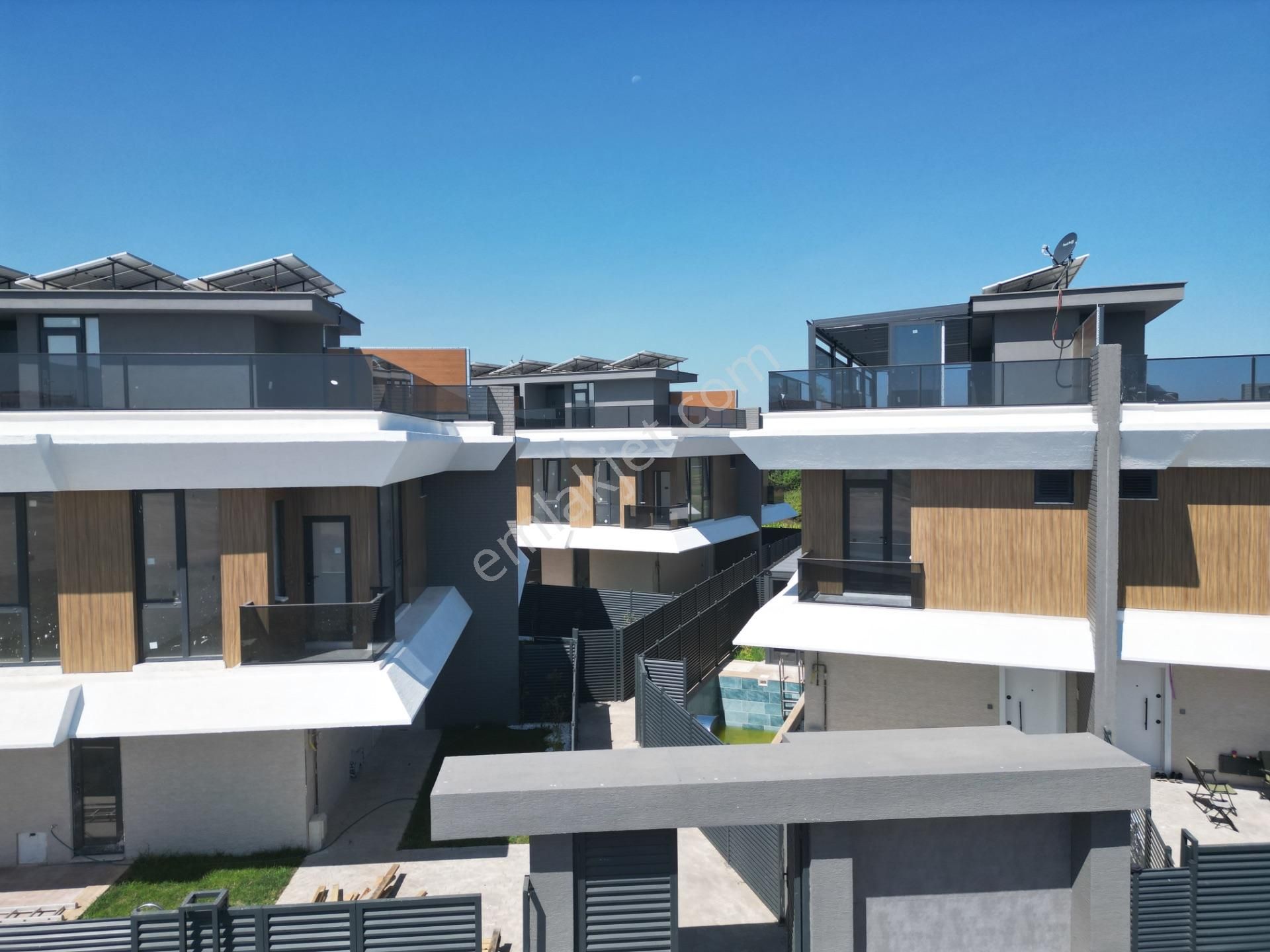 Lüks Yaşamın Yeni Tanımı: Solar Panel, Isıtmalı Havuz 3+1 Villa - Görsel 35