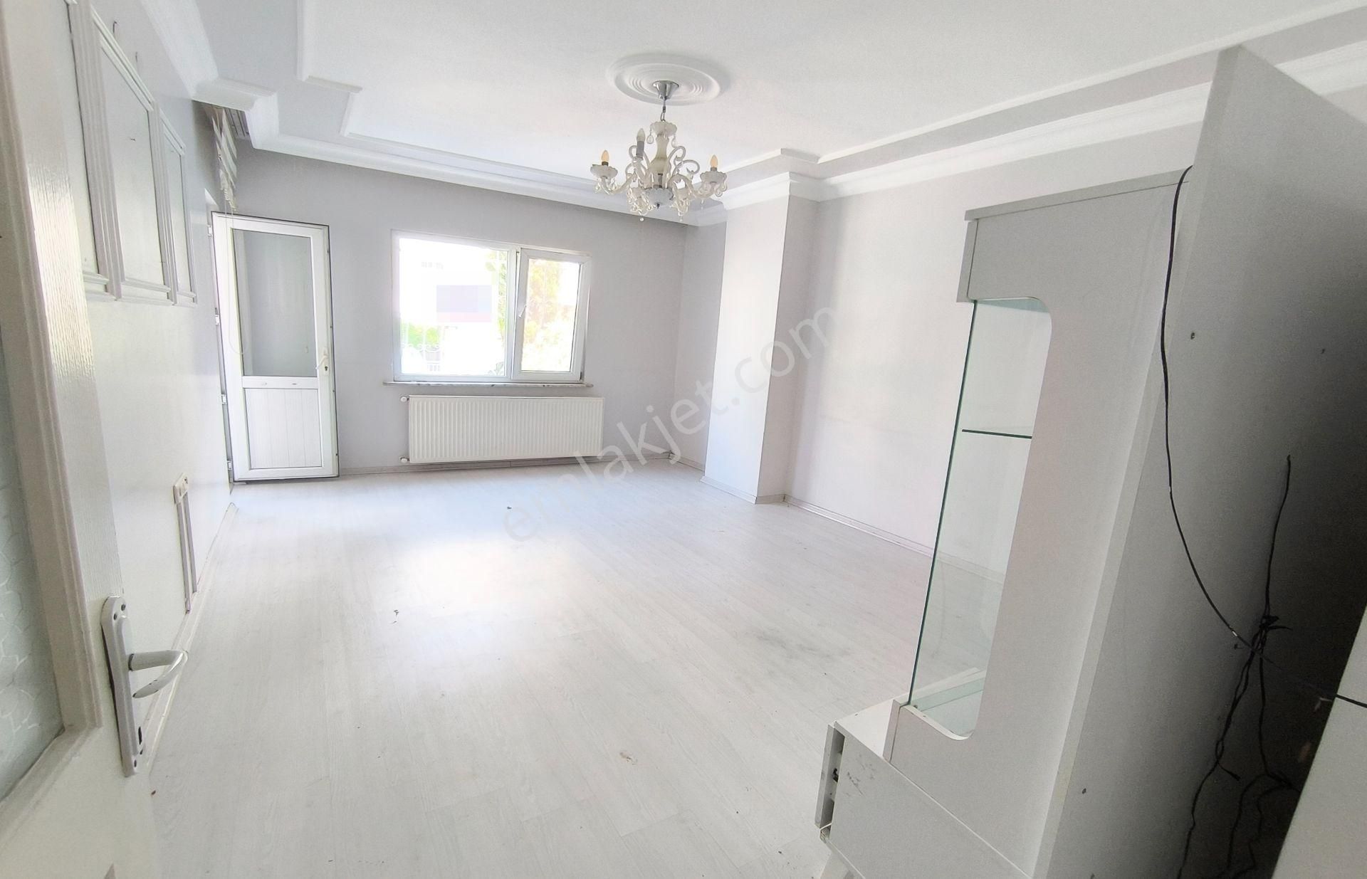 Acil Satılık -çobançeşme Mh 2+1 1,kat Geniş Kullanışlı Daire