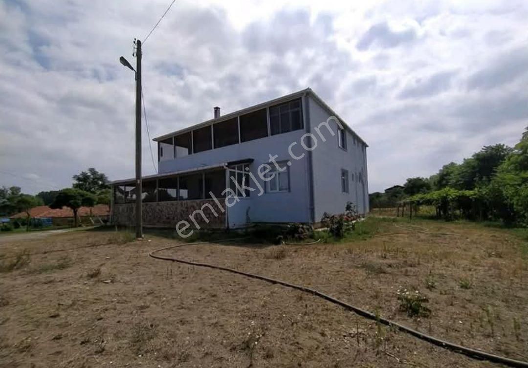 1.200 Metre Kare Arsa İçinde Yazlık