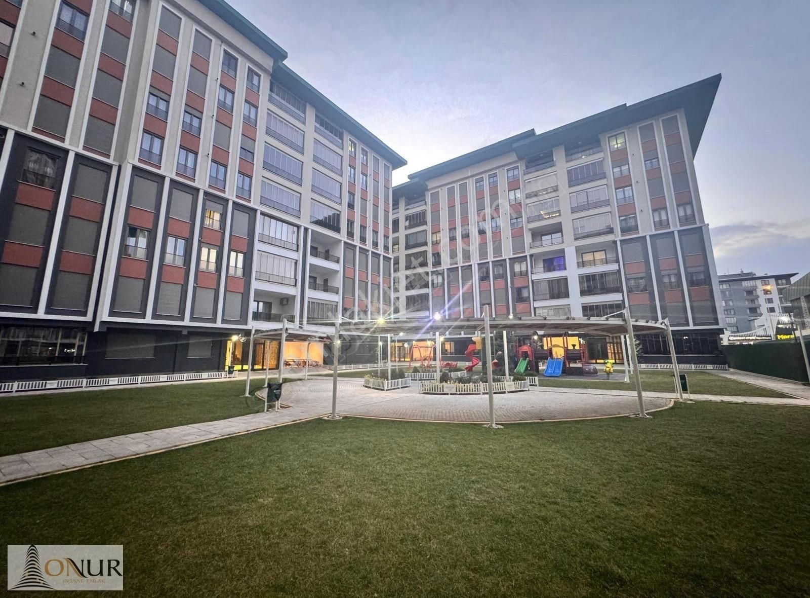 Onur Emlak Mabeyn Konutları 4+1 Ara Kat Site İçi Satılık Daire