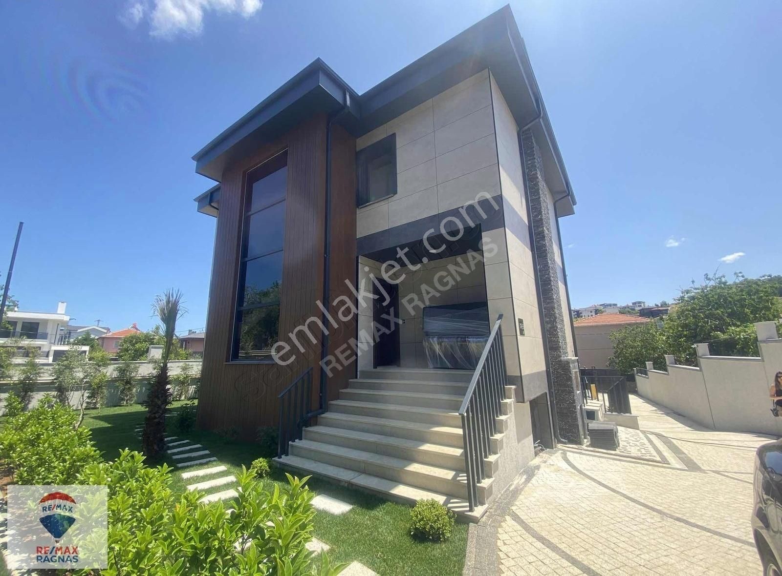 Şile İmrenli De Denize 200 M Mesafede 4+1 Satılık Lüks Villa