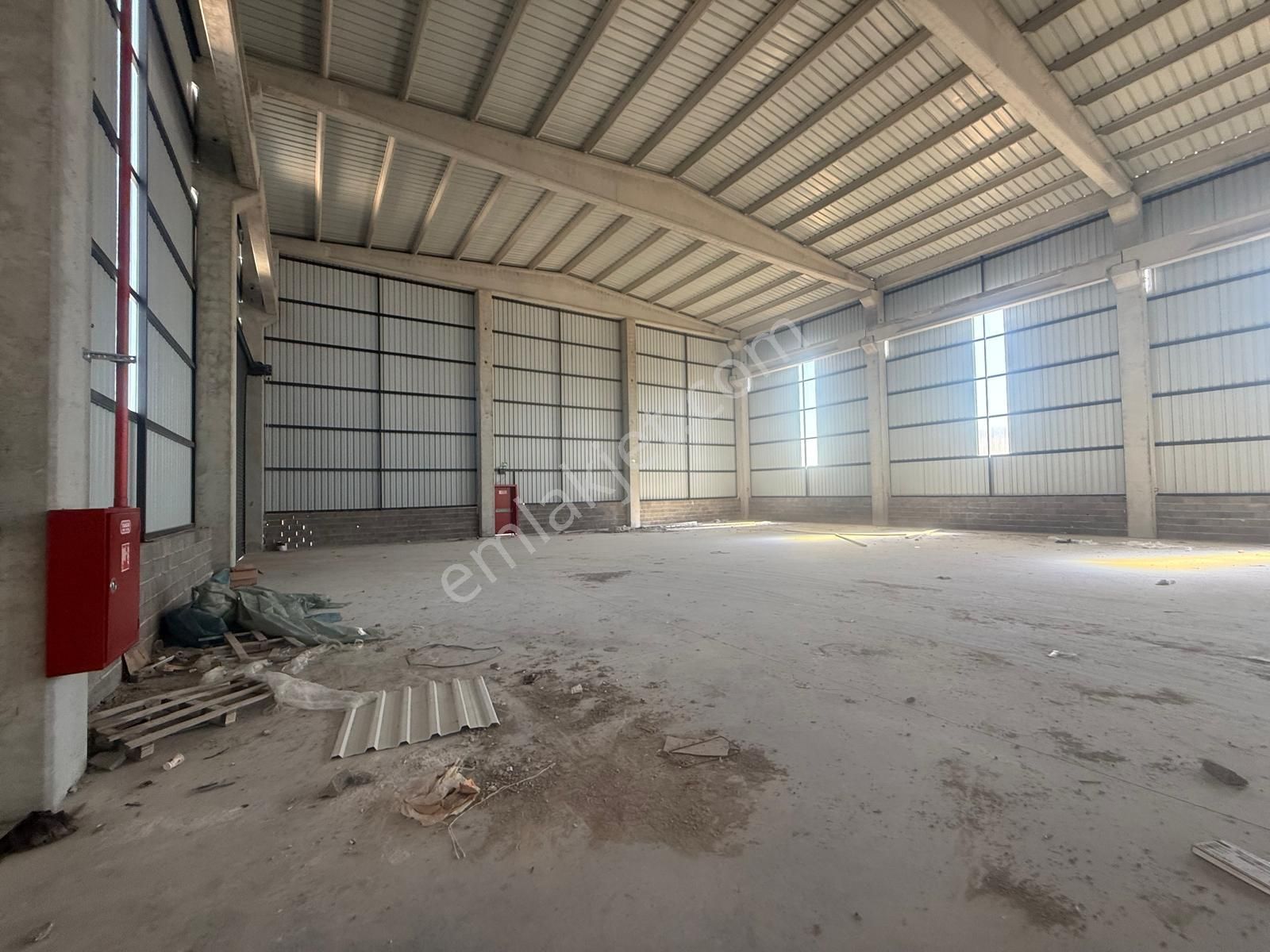 Zorlu Gayrimenkul'den Organize Sanayi'de 2500m2 Aylık Kiralık İşyeri - Görsel 6